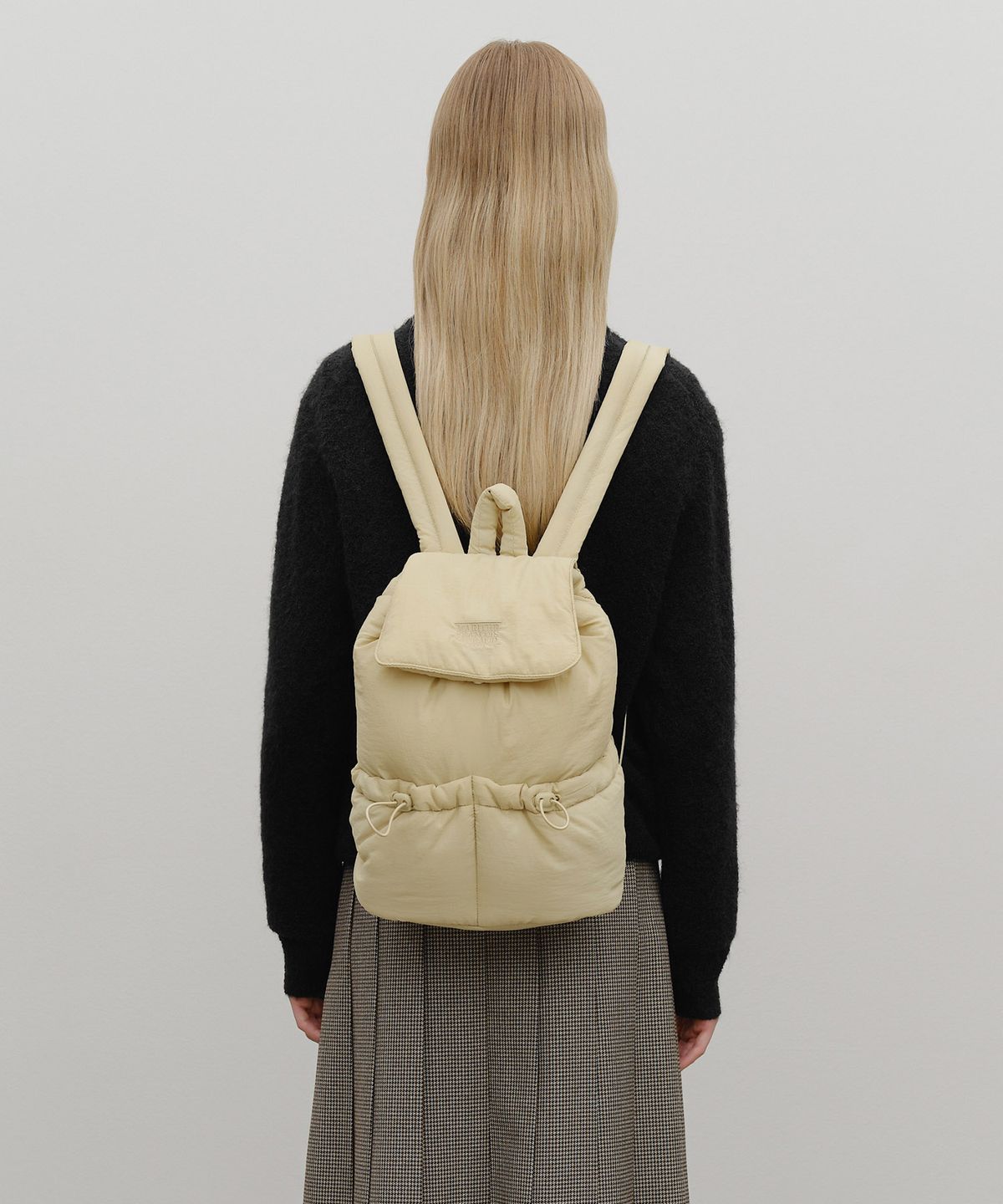 마리떼 프랑소와 저버(MARITHÉ + FRANҪOIS GIRBAUD) CLASSIC LOGO PADDING BACKPACK beige