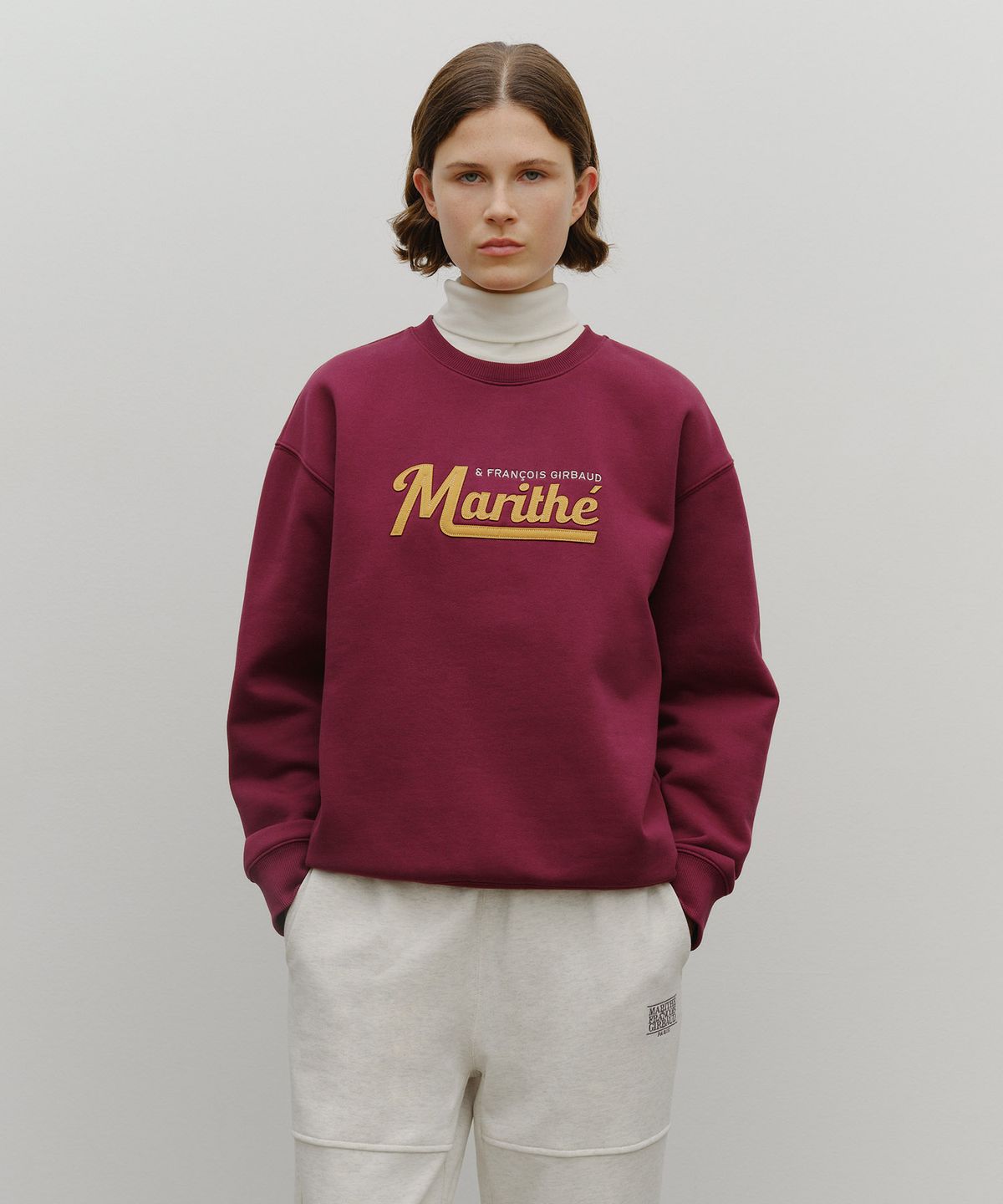 마리떼 프랑소와 저버(MARITHÉ + FRANҪOIS GIRBAUD) APPLIQUE LOGO OVERSIZED SWEATSHIRT (BRUSHED) burgundy