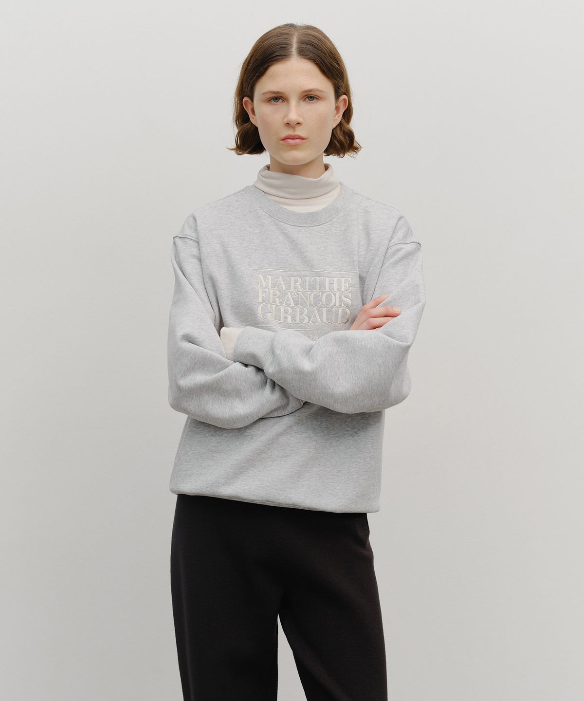 마리떼 프랑소와 저버(MARITHÉ + FRANҪOIS GIRBAUD) CLASSIC LOGO EMBROIDERY SWEATSHIRT (BRUSHED) heather gray