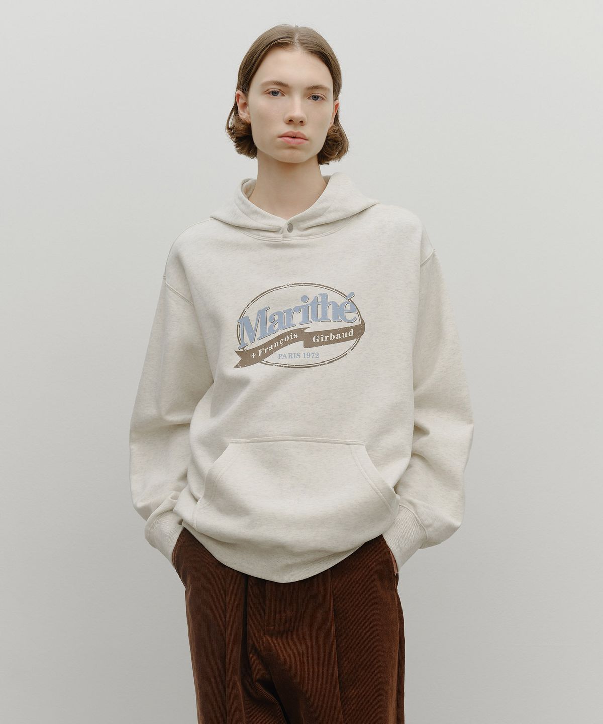 마리떼 프랑소와 저버(MARITHÉ + FRANҪOIS GIRBAUD) VINTAGE STAMP GRAPHIC HOODIE (BRUSHED) oatmeal