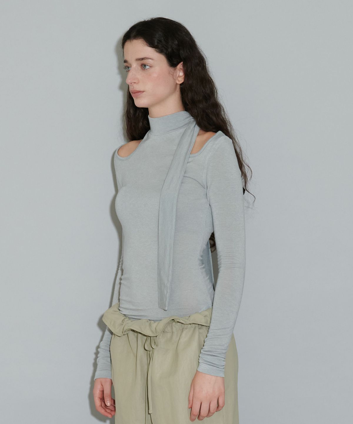 더포르타(THEPORTA) FEMININE TIE STRAP LONG SLEEVE, LIGHT GREY