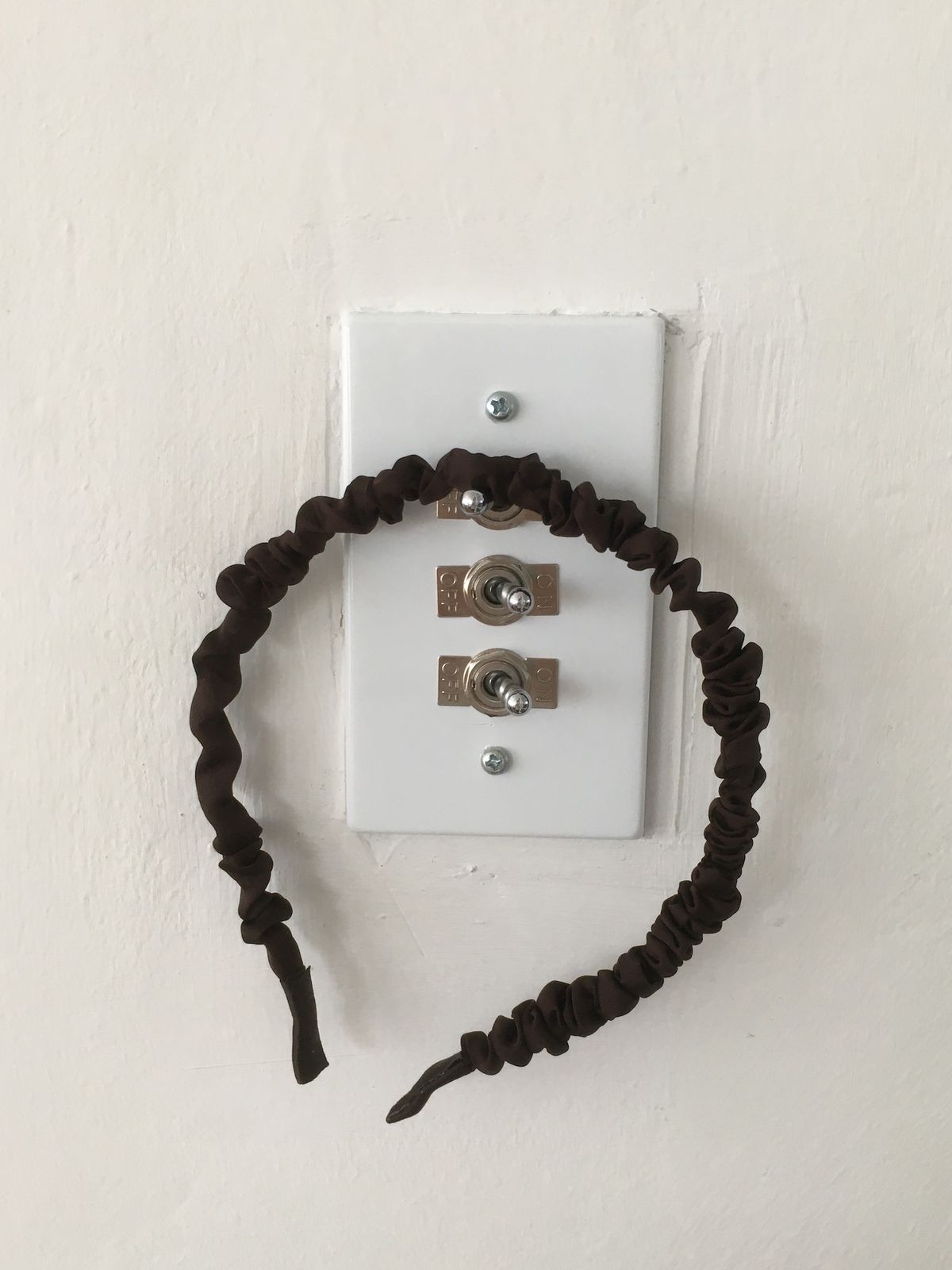 둥그런(DUNGEUREON) Even Hair band (Brown)