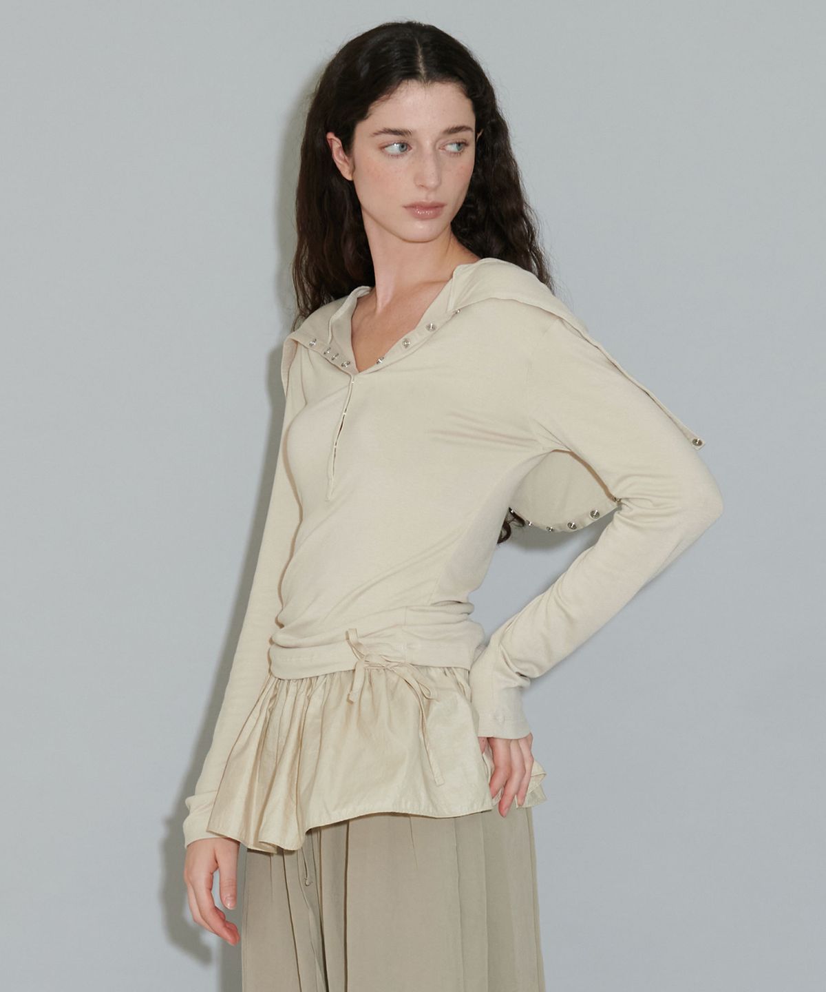 더포르타(THEPORTA) TWO-WAY SNAP HOOD LONG SLEEVE, BEIGE
