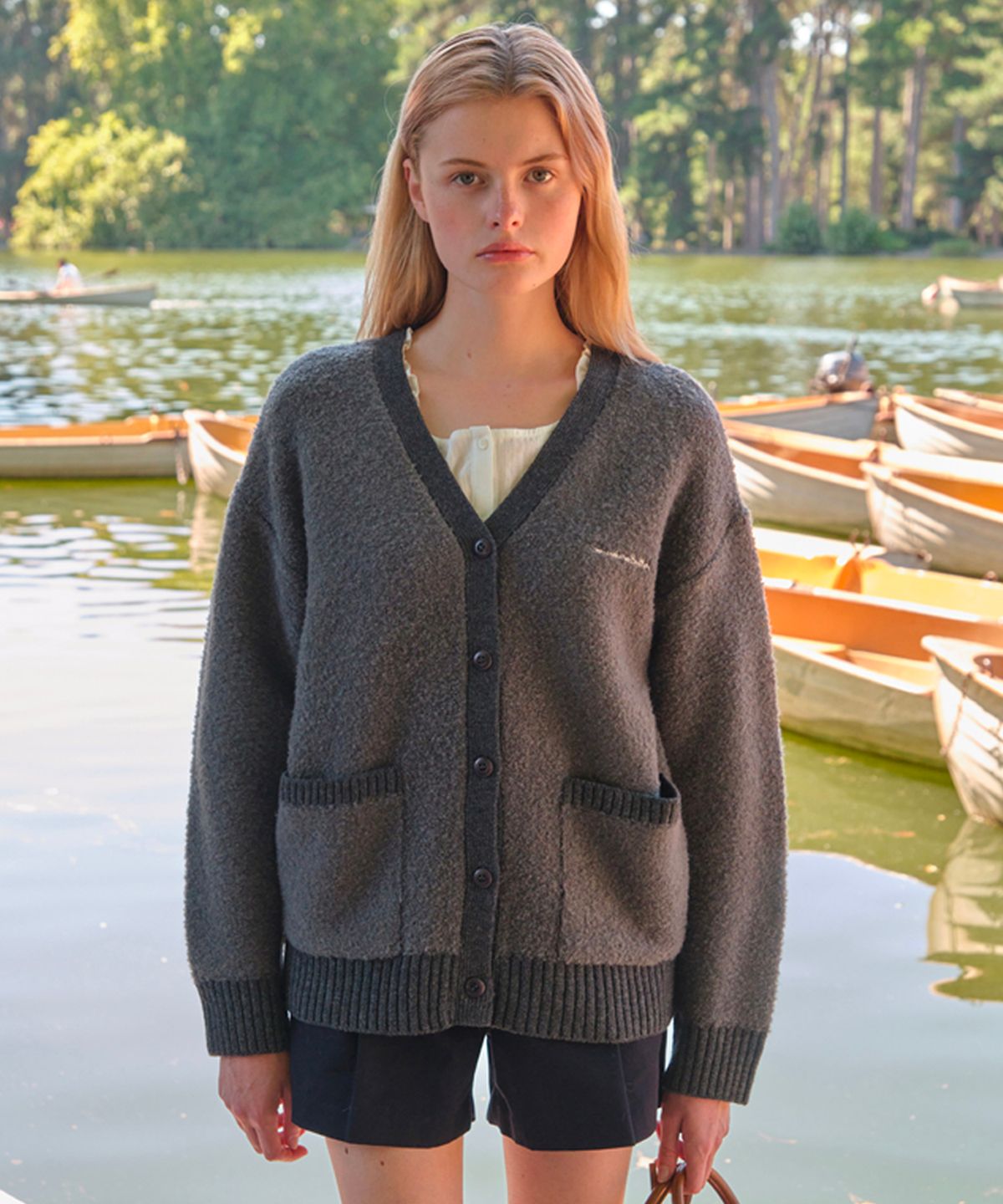 썸웨어버터(SOMEWHEREBUTTER) Rima Boucle V-Neck Cardigan - Charcoal