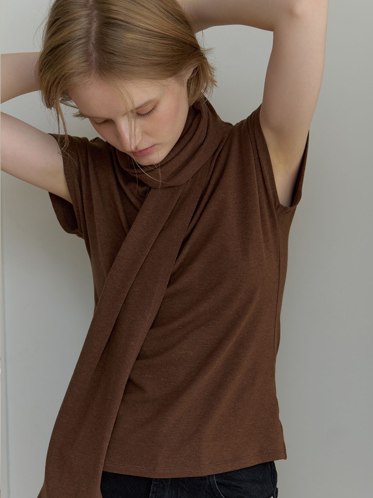 리지(LEEZIE) Amber muffler cap sleeve top (3Colors)