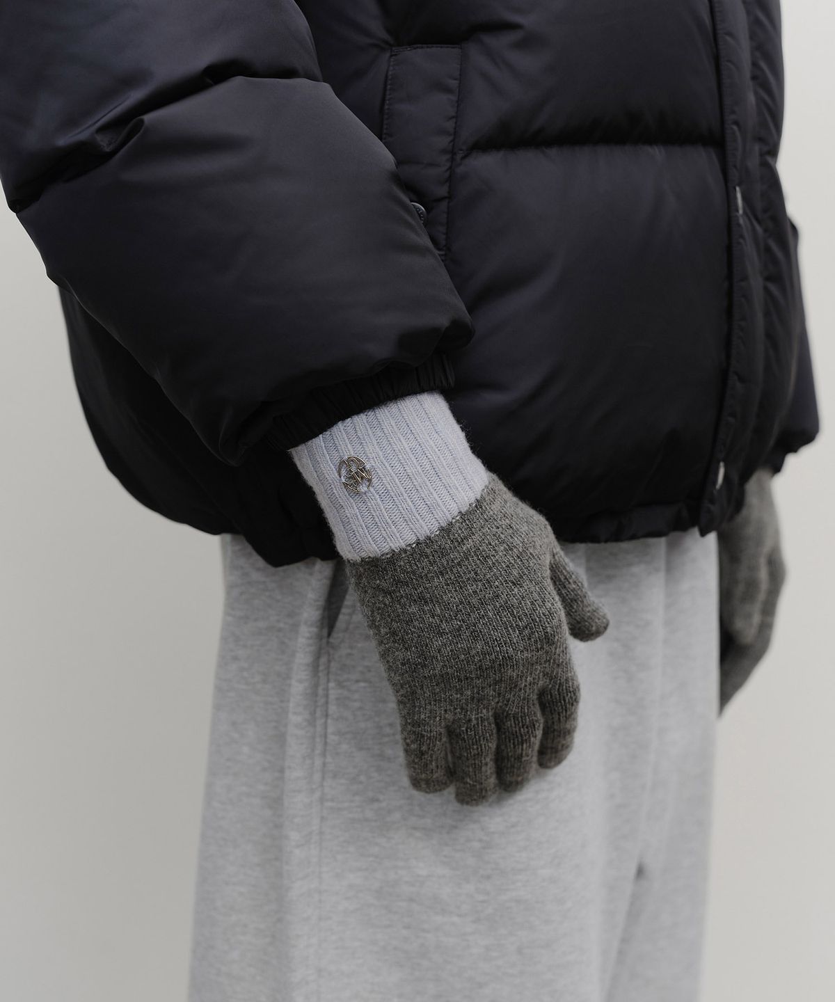마리떼 프랑소와 저버(MARITHÉ + FRANҪOIS GIRBAUD) CIRCLE LOGO TWOTONE GLOVE charcoal