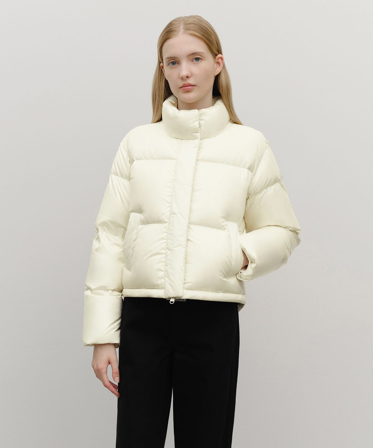 마리떼 프랑소와 저버(MARITHÉ + FRANҪOIS GIRBAUD) W GLOSSY CROP DOWN JACKET ivory