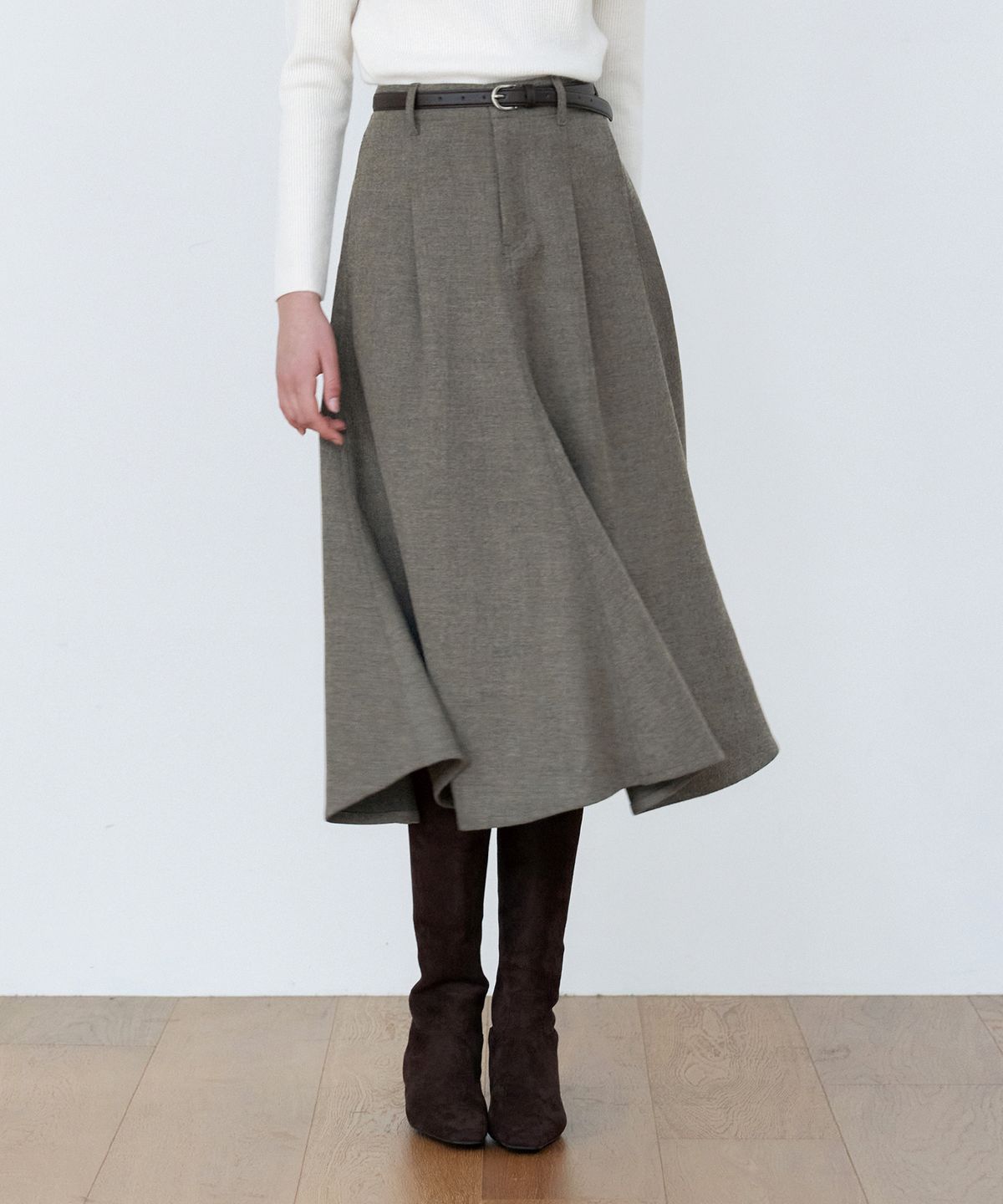 앳모어(ATMORE) 리안 클래식 플레어 스커트 (taupe beige)