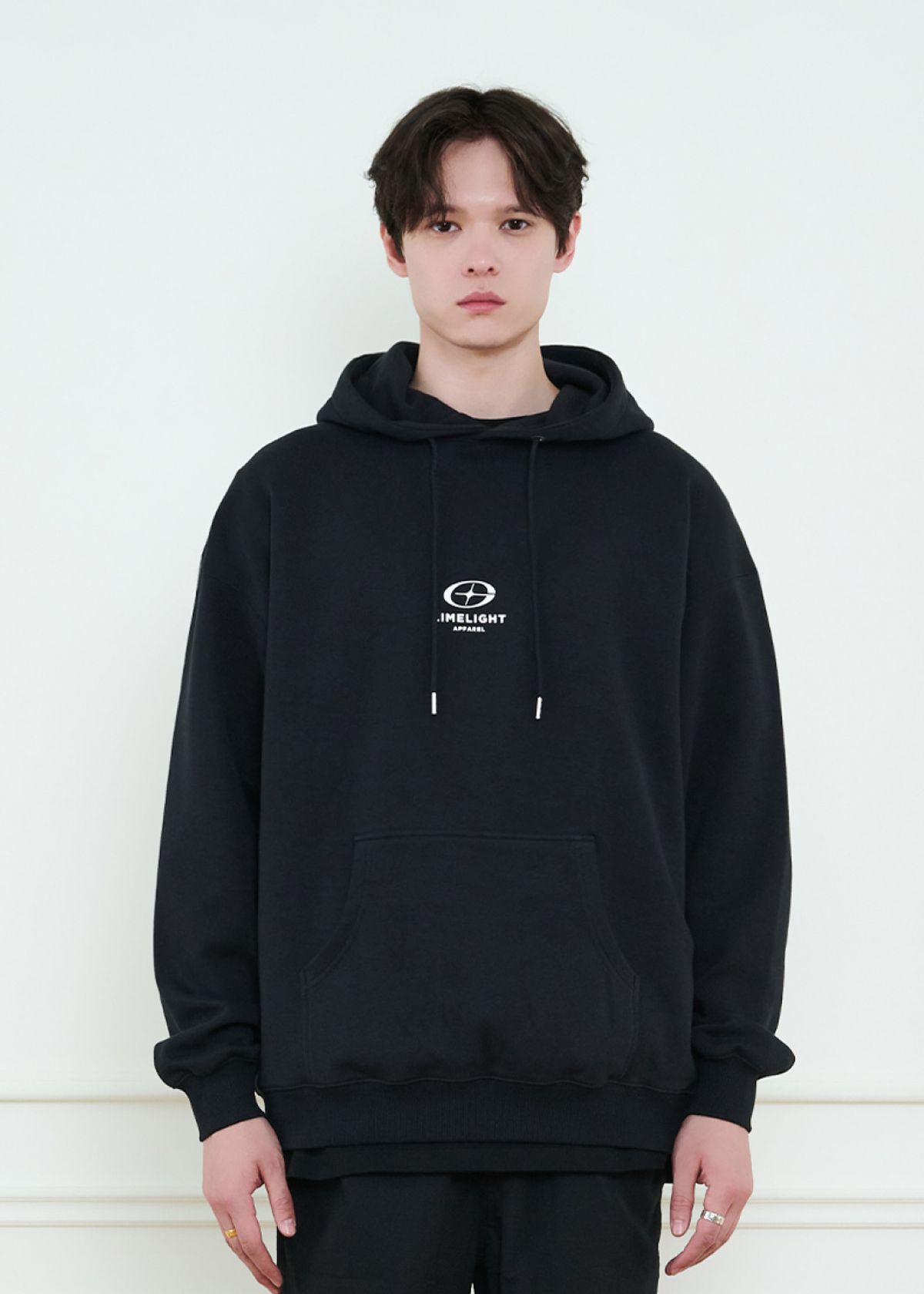 라임라잇 어패럴(LIMELIGHT APPAREL) 어패럴 스타라이트 로고 오버사이즈 후디 (블랙/화이트)