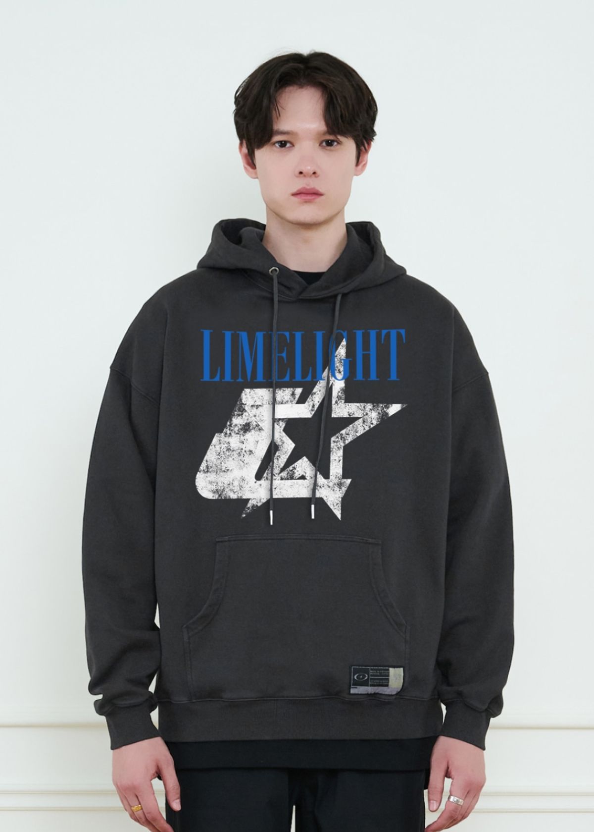 라임라잇 어패럴(LIMELIGHT APPAREL) 어패럴 피그먼트 스타 로고 오버사이즈 후디 (블랙/블루)
