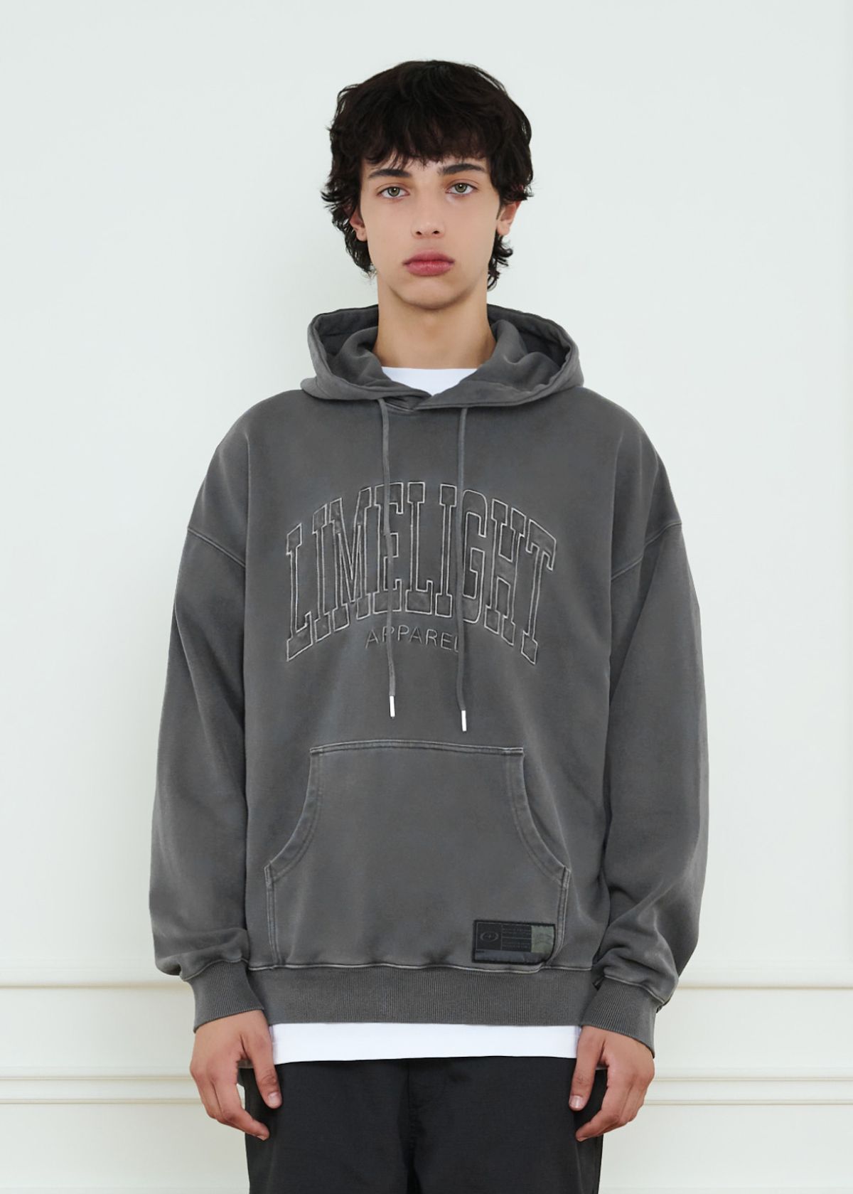 라임라잇 어패럴(LIMELIGHT APPAREL) 어패럴 피그먼트 아치 로고 오버사이즈 후디 (차콜/라임라잇)