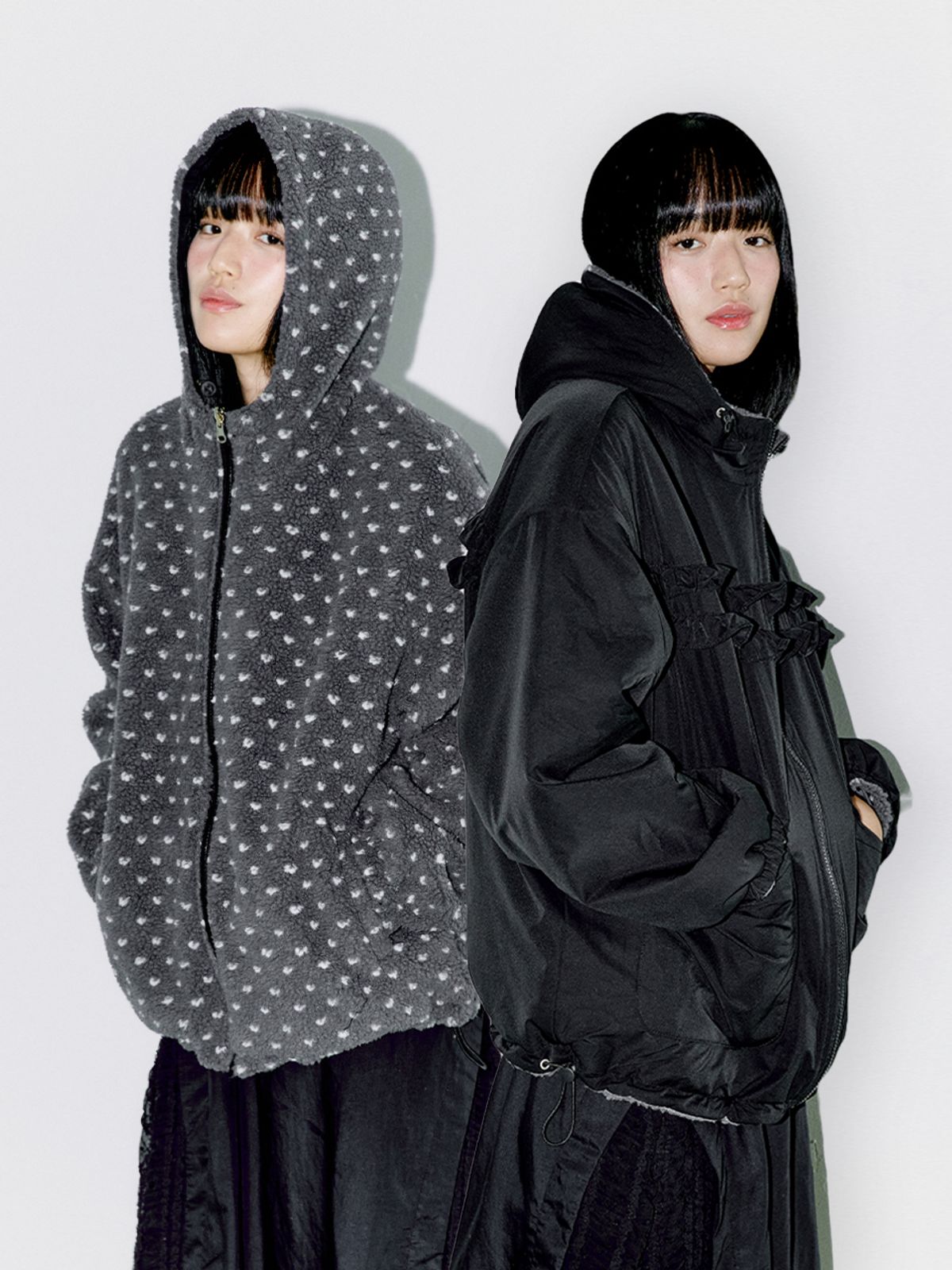 오피쉬(OAFISH) REVERSIBLE FRILL HOODED JACKET, BLACK/DOT