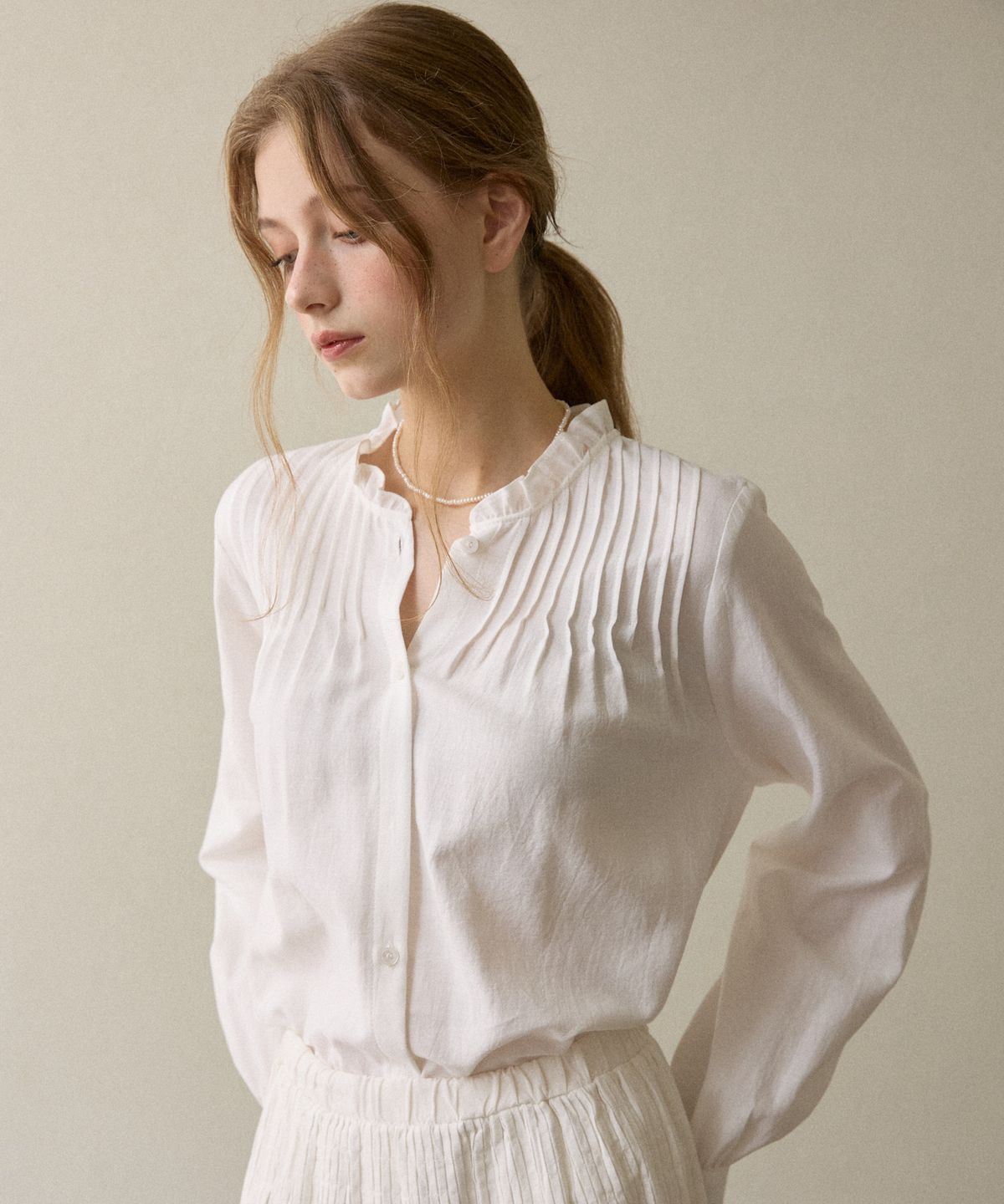 오픈도어스튜디오(OPENDOORSTUDIO) frill neck blouse ivory