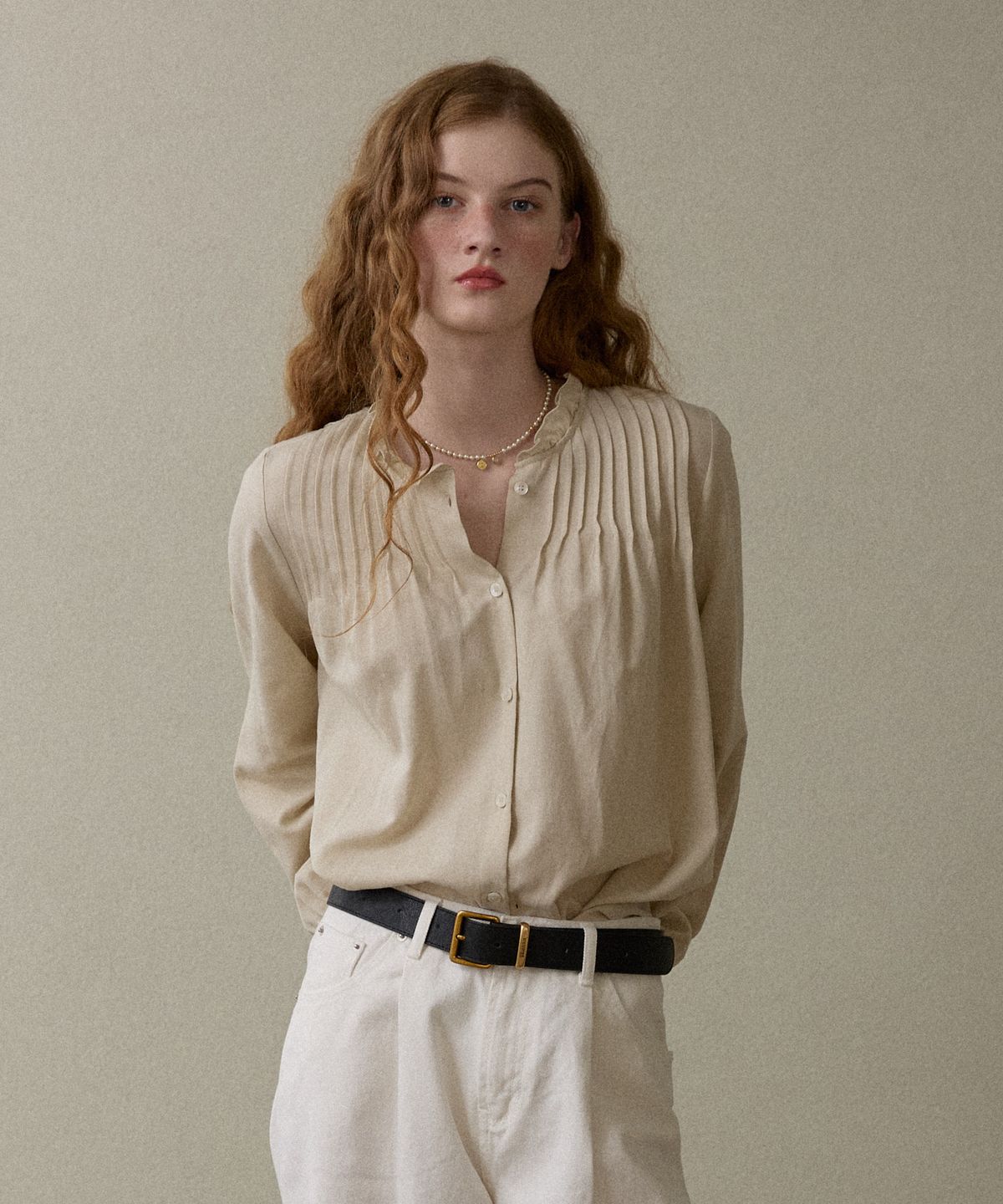 오픈도어스튜디오(OPENDOORSTUDIO) frill neck blouse beige