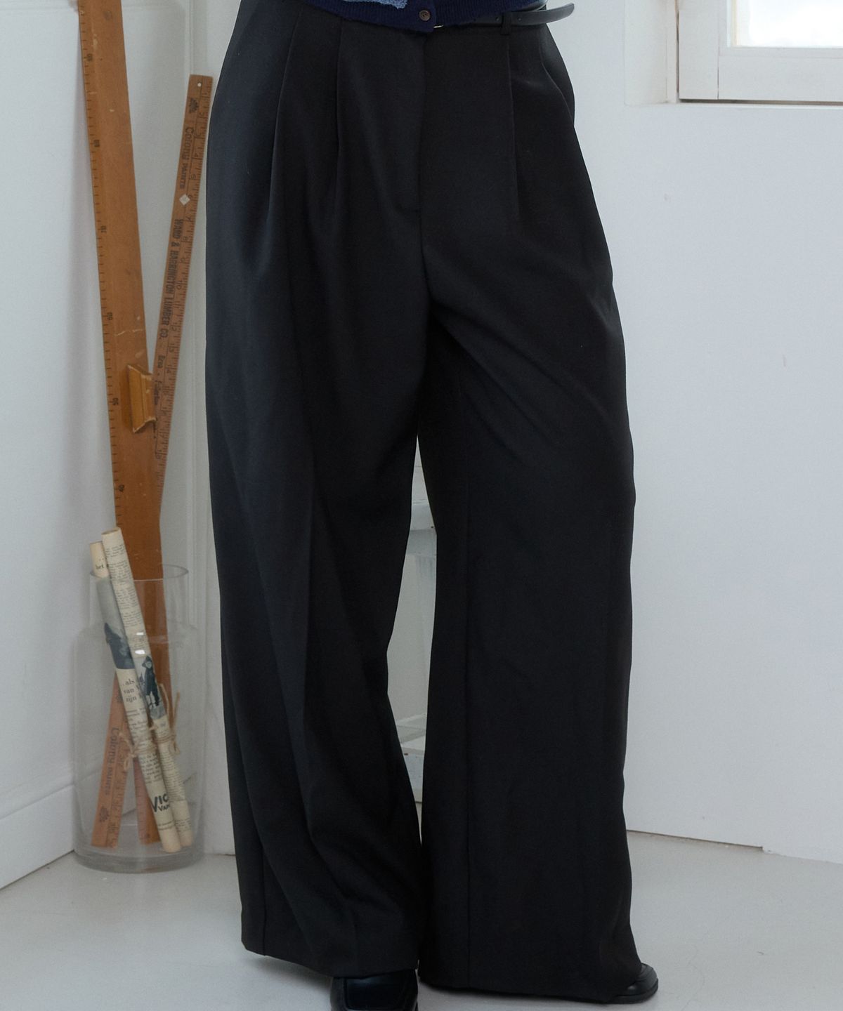 힐리오트(HEALIOTE) DEMURE PINTUCK WIDE SLACKS_BLACK