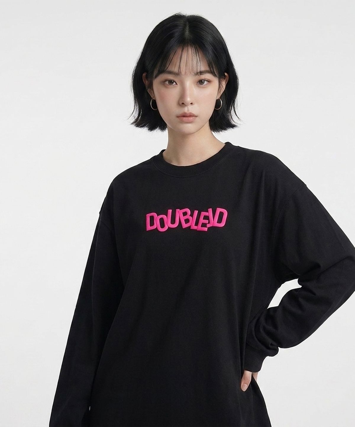 더블제이디(DOUBLE JD) 네온 발포로고 긴팔 (블랙)