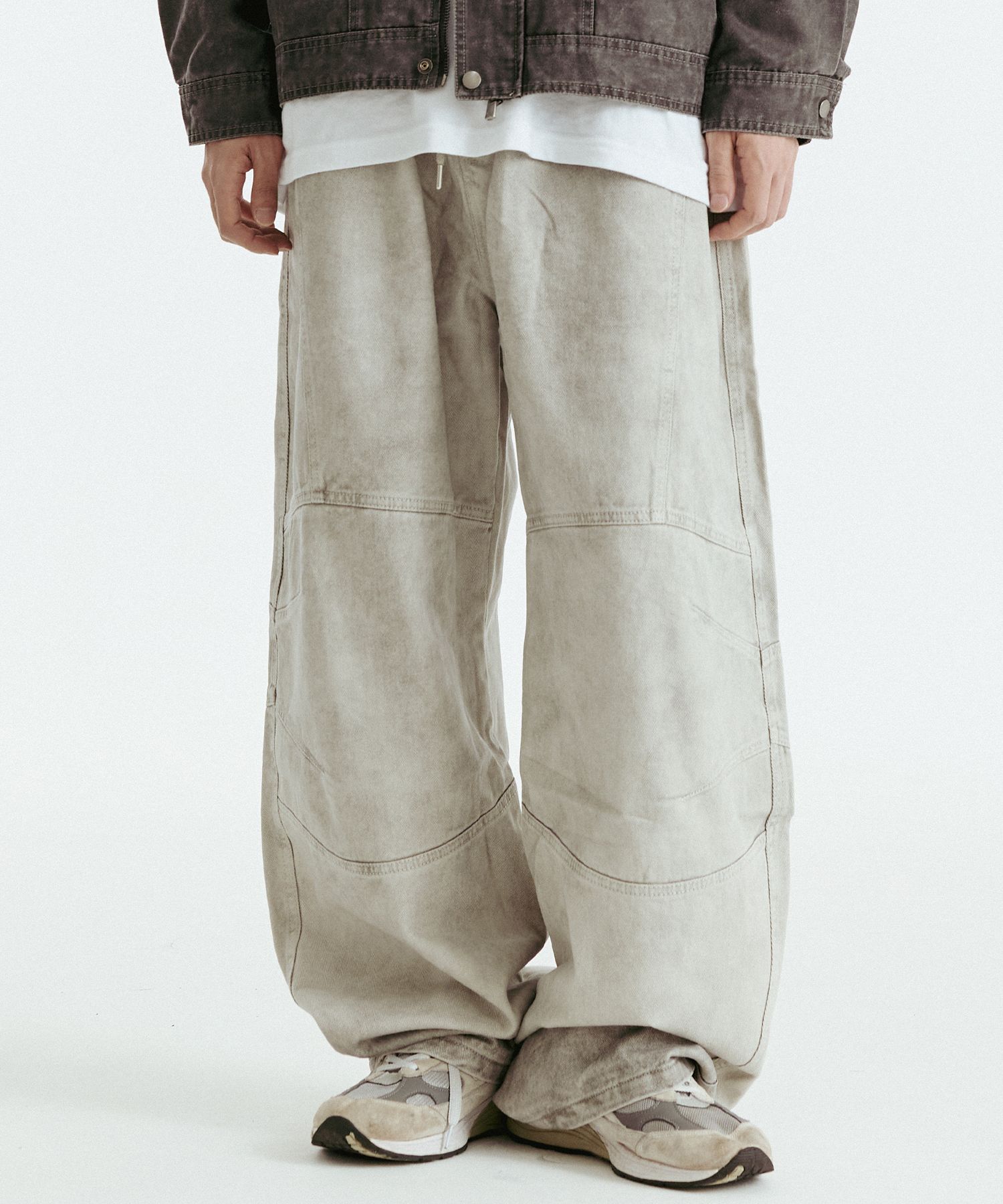 MUSINSA | DOUBLE JD Dirty Washing Two-Tuck Curved Denim Pants (White)