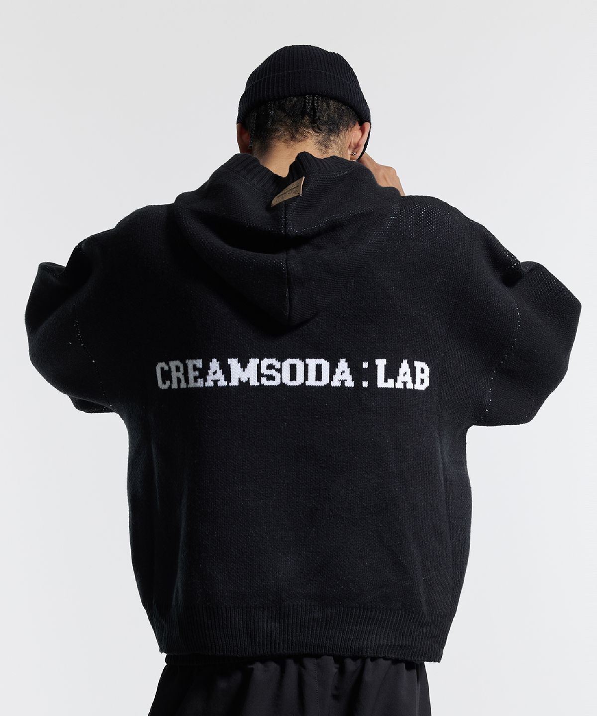 크림소다랩(CREAM SODA LAB) 씨엘 워싱 그래픽 자카드 후드 니트 블랙