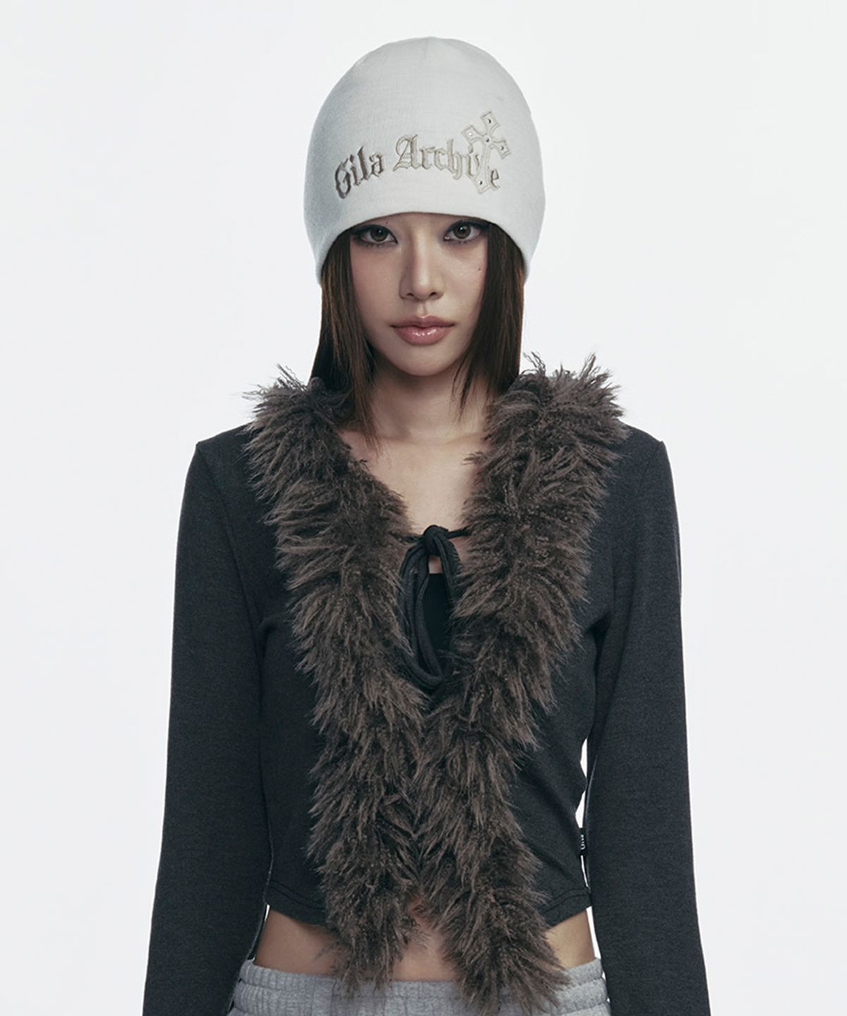 길라아카이브(GILAARCHIVE) CROSS PATCHED LOGO BEANIE_IVORY