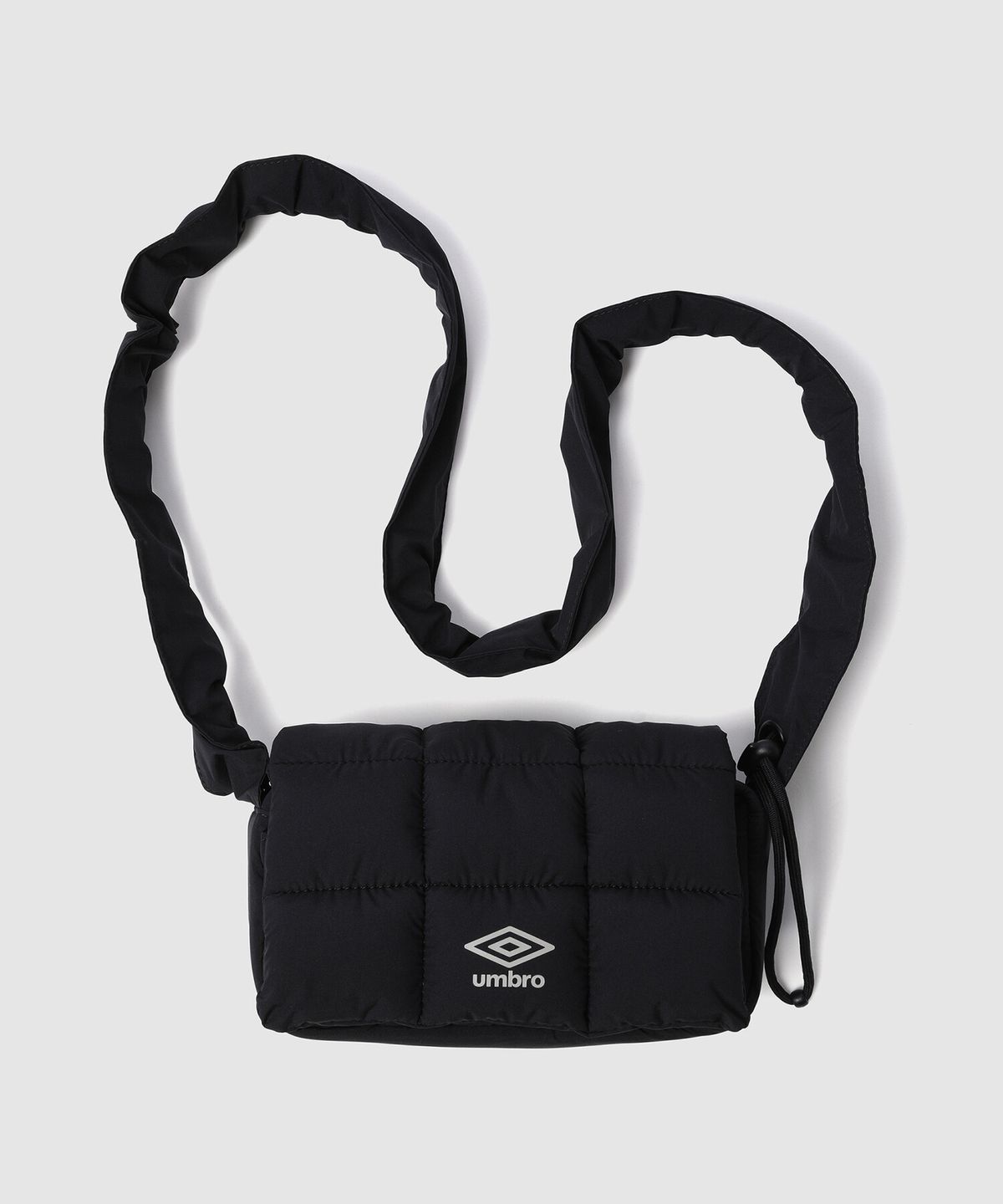 엄브로(UMBRO) 플라이트 퀼팅 2WAY 미니백 블랙 UQ423CBGO2