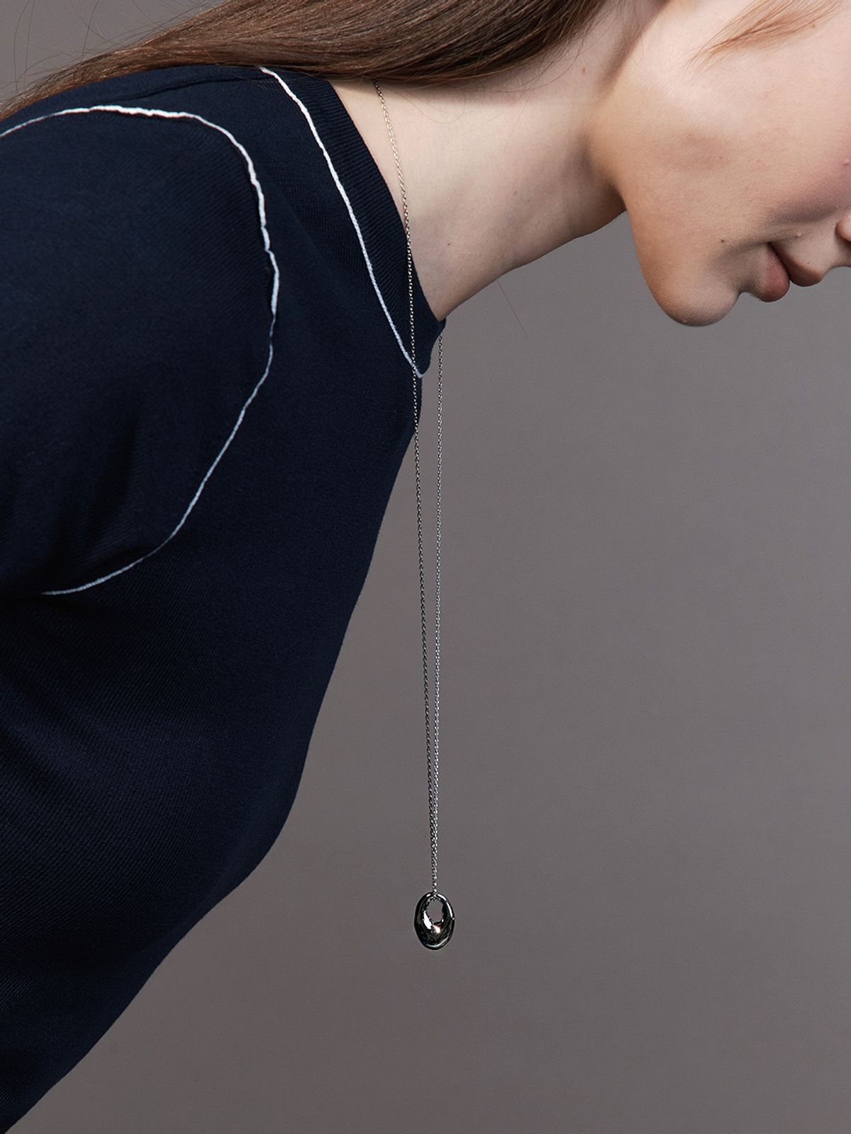 헤이(HEI) melted oval pendant necklace