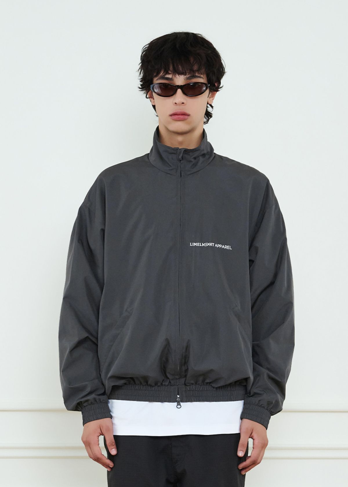 라임라잇 어패럴(LIMELIGHT APPAREL) 어패럴 립스탑 오버사이즈 2WAY 윈드브레이커 (차콜/화이트)