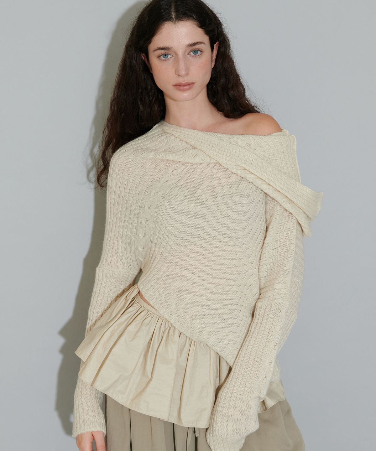 더포르타(THEPORTA) LAYERED FRILL WRAP, BEIGE