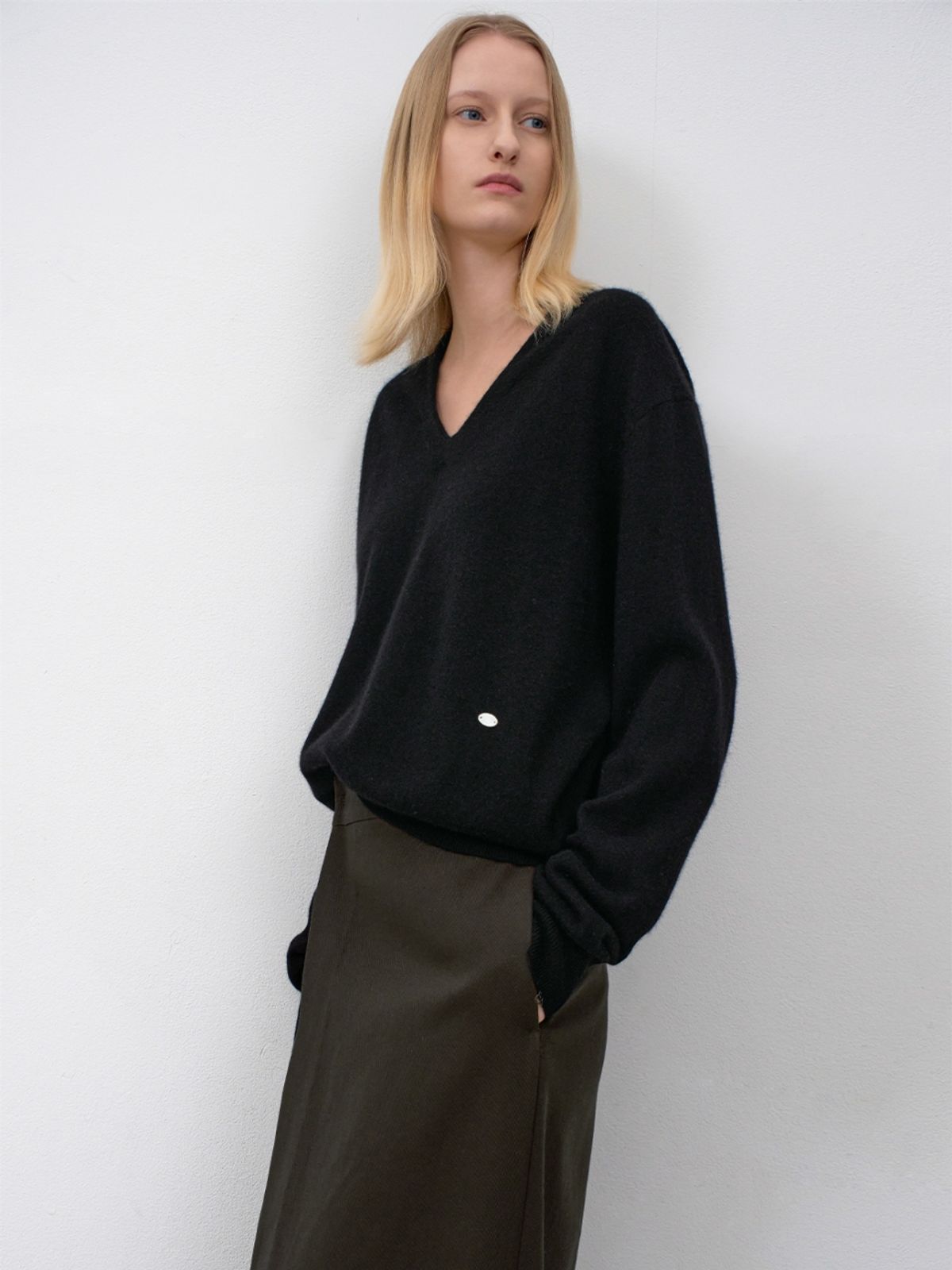 아틀리에 나인(ATELIER NAIN) ESSENTIAL CASHMERE DEEP V-NECK KNIT(T-7125) BLACK