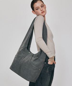 진 모티브 오버사이즈 숄더백 (차콜)