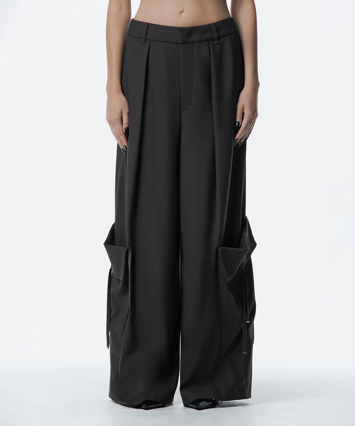 트리밍버드(TREEMINGBIRD) Roomy Cargo Slacks [ Charcoal ]