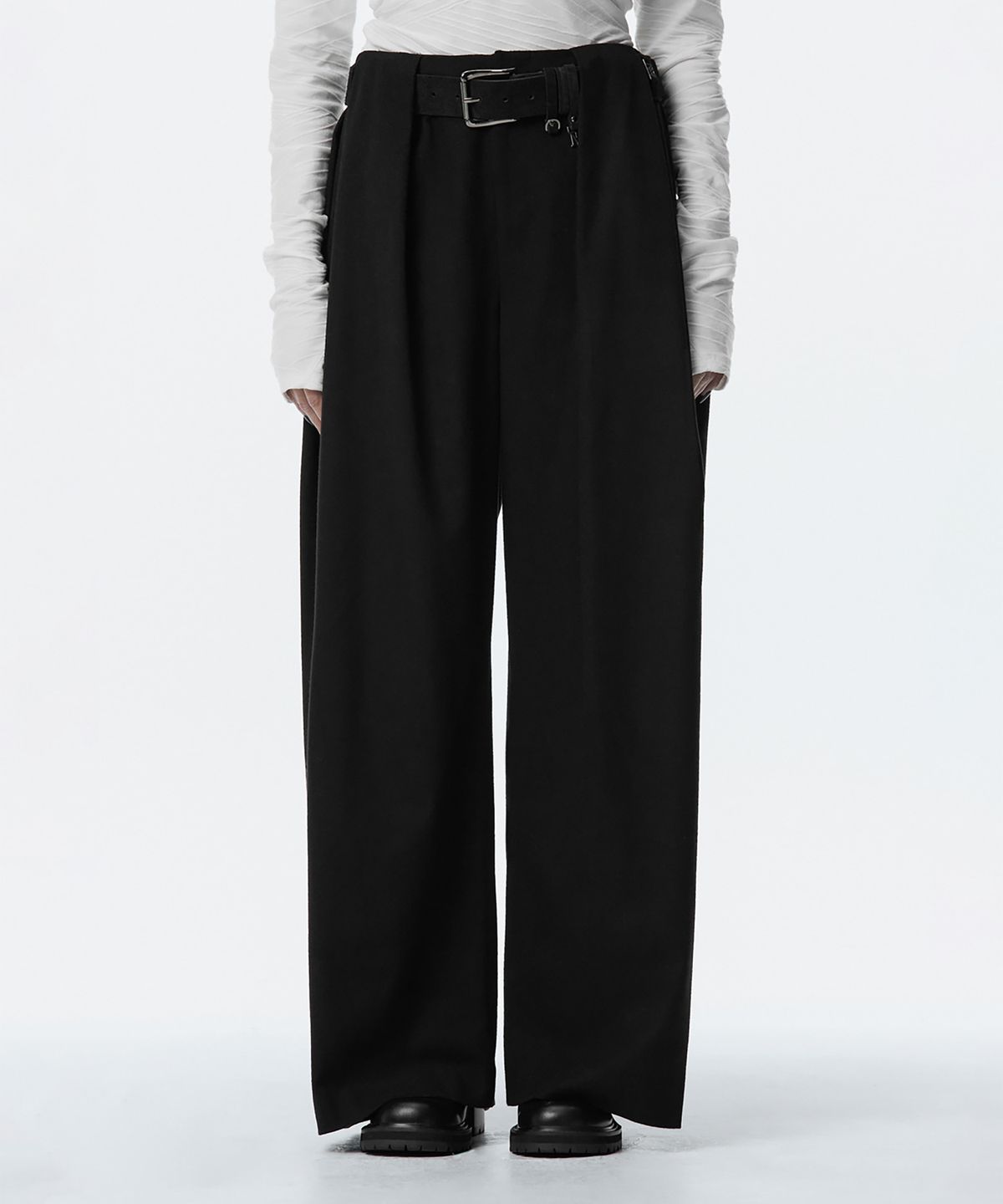 트리밍버드(TREEMINGBIRD) Wide Wool Tuck Slacks [ Black ]