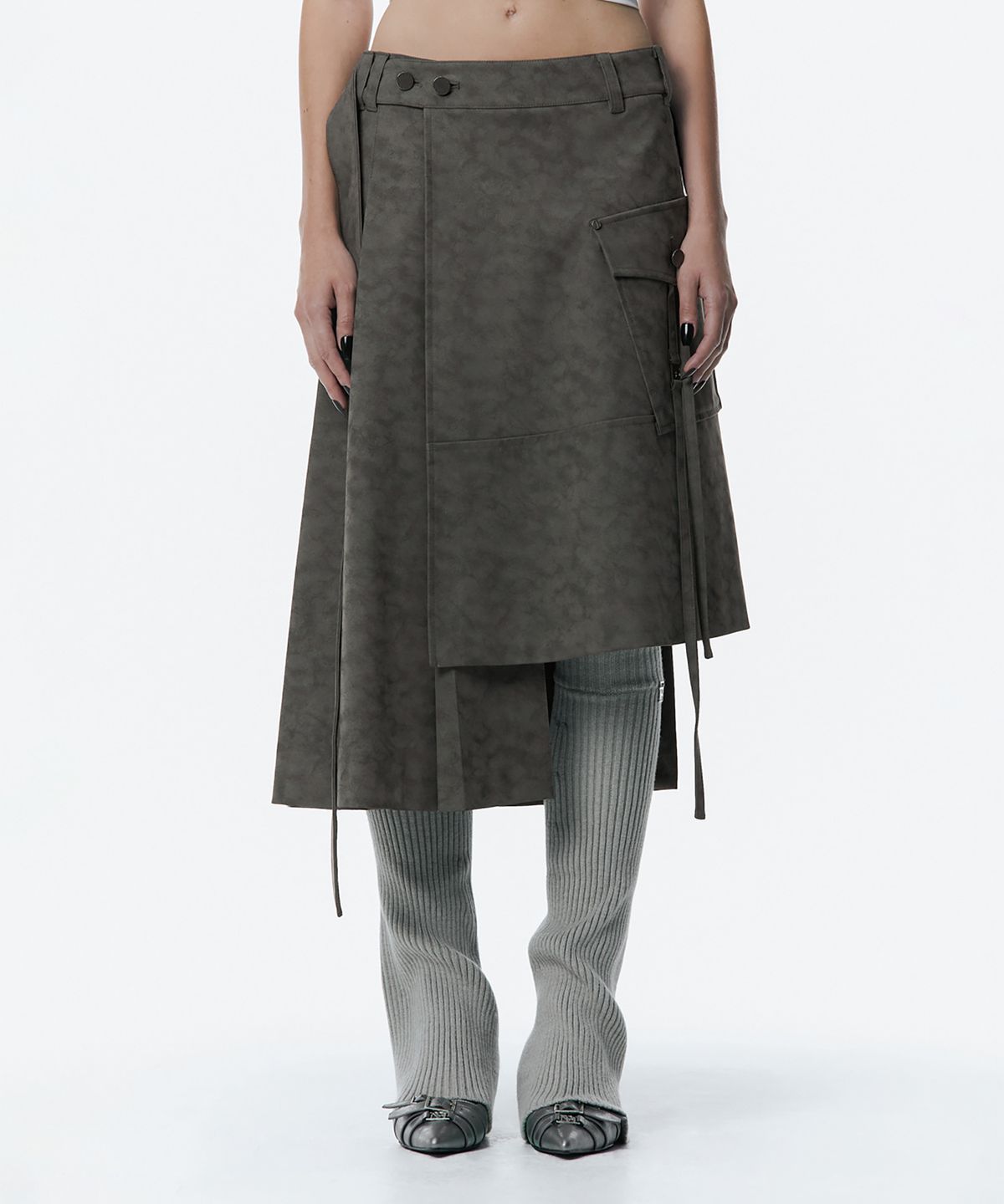 트리밍버드(TREEMINGBIRD) Pleated Leather Wrap Skirt [ Charcoal ]
