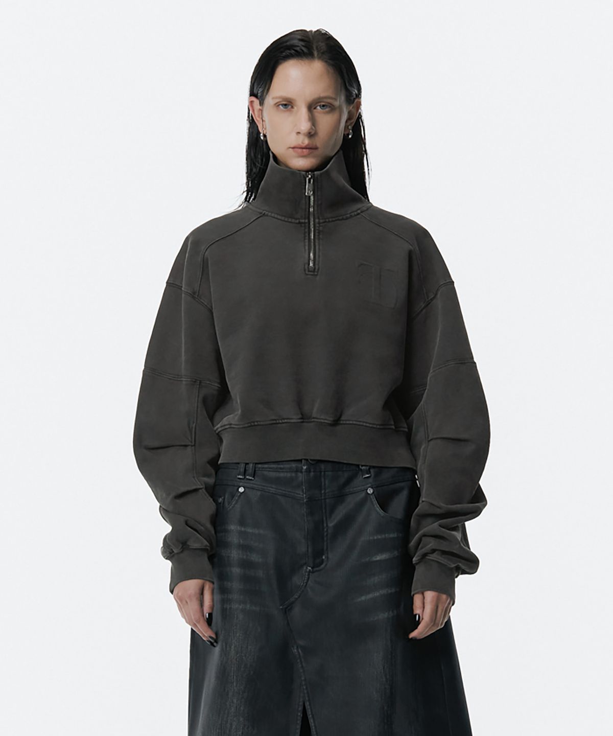 트리밍버드(TREEMINGBIRD) Embossed High-Neck Short Zip-up [ Black ]
