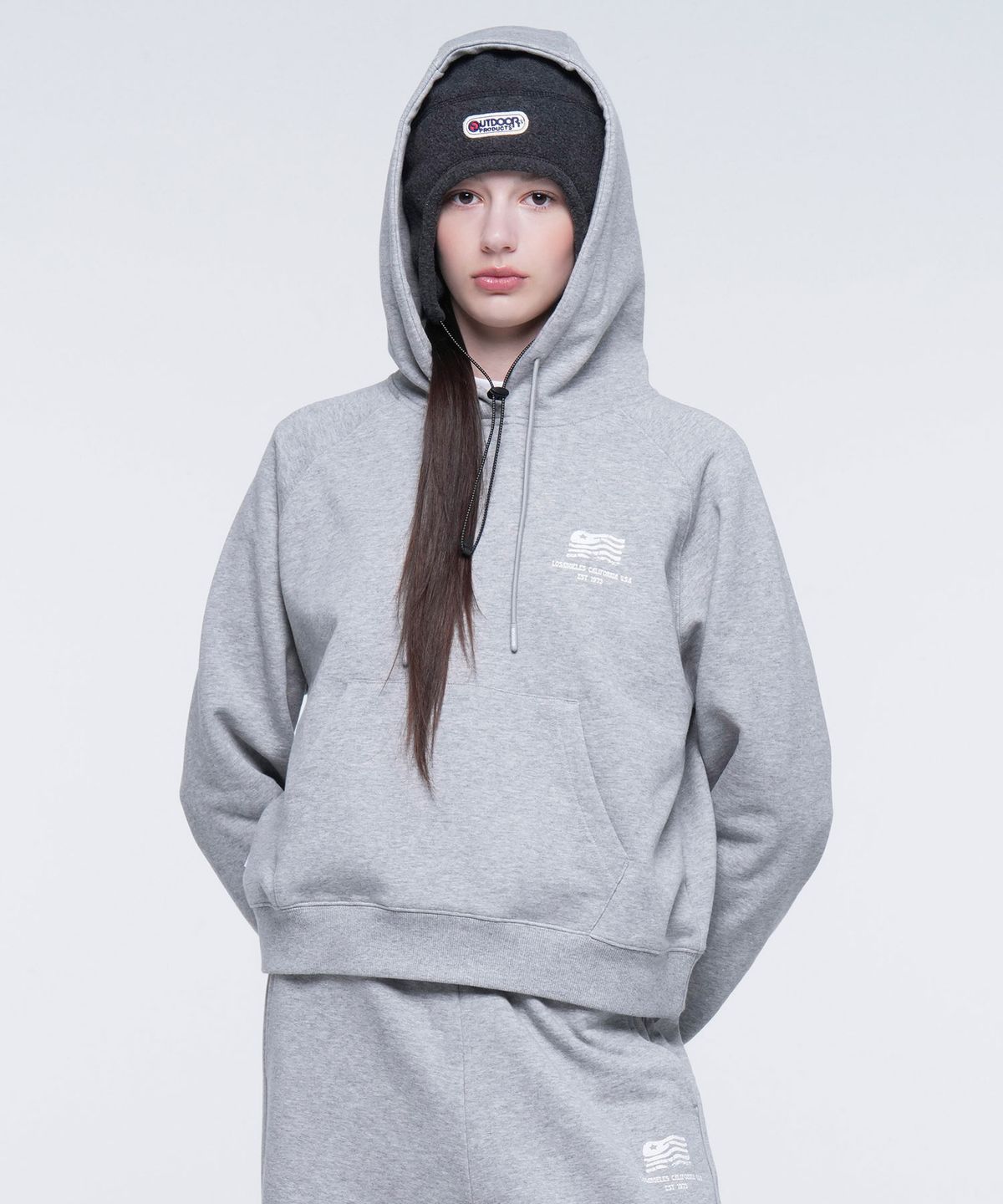 아웃도어 프로덕츠(OUTDOOR PRODUCTS) W FLAG GRAPHIC CROP HOODIE (MELANGE )