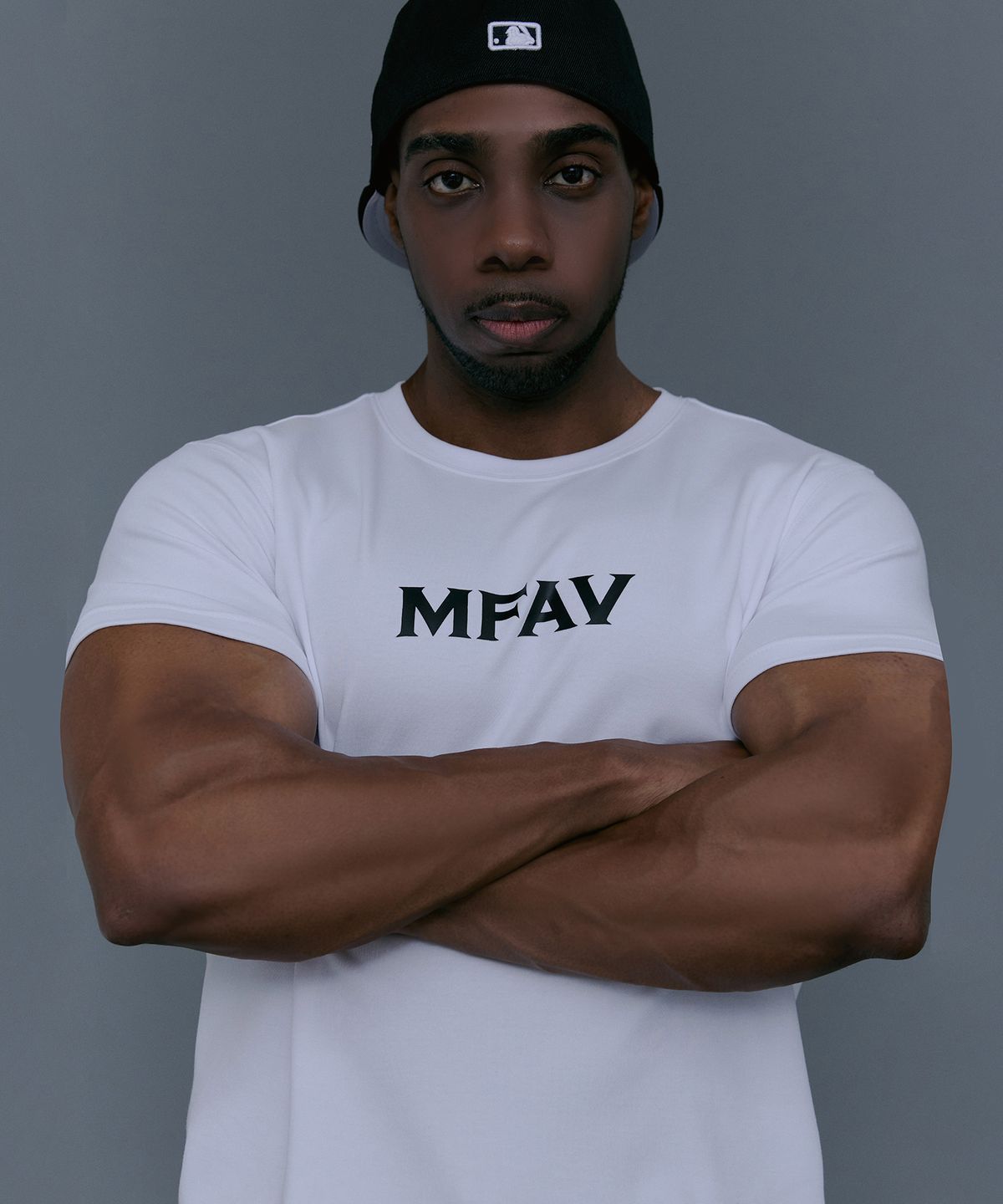 엠페브(MFAV) 마크드 머슬핏 숏 슬리브 화이트
