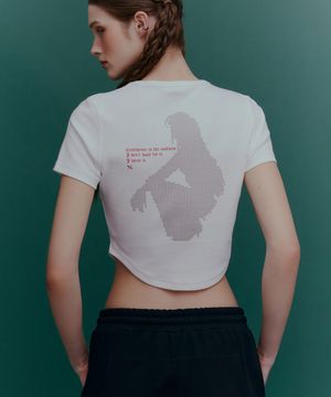 글리치드 페이스  숏 슬리브 화이트