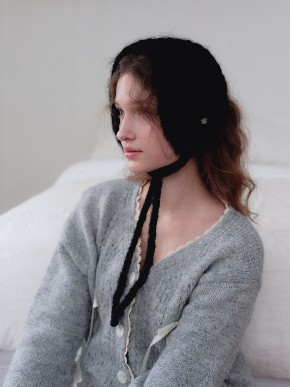 래니래니(RENNYRENNIE) POMPOM EARCUFFS - 폼폼 이어커프 [ NIGHT BLACK ]