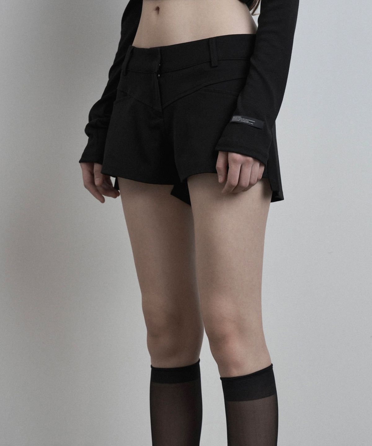 이네기(INEGI) Oblique Line Shorts (black)