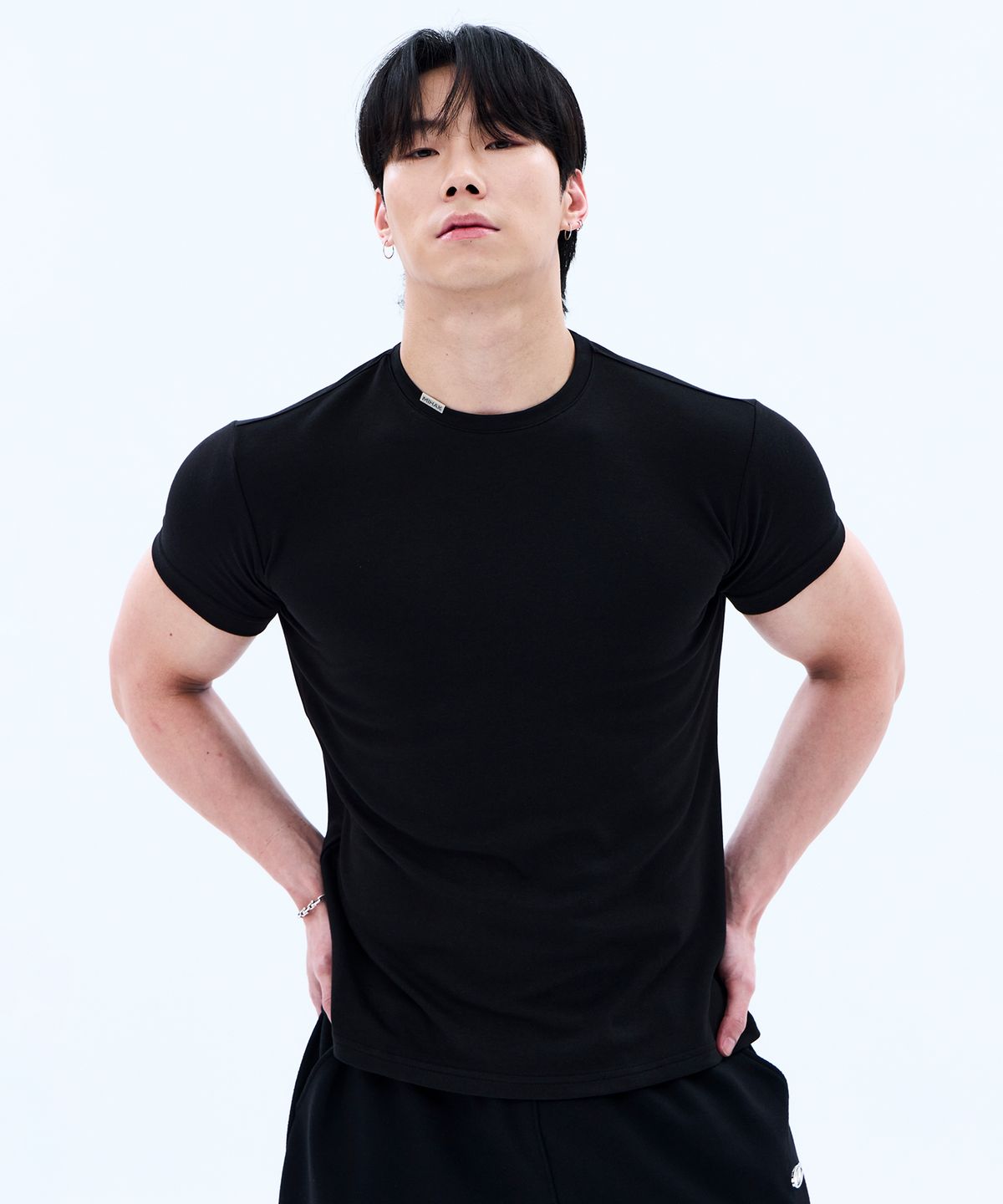 미학(MIHAK) 메탈 클립 머슬핏 티셔츠 (BLACK)