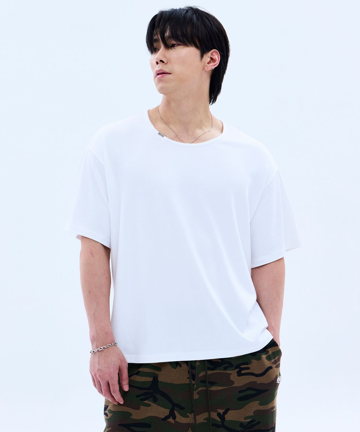 미학(MIHAK) 메탈 클립 유넥 티셔츠 (WHITE)