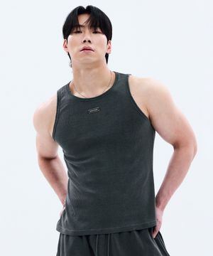 메탈 라벨 피그먼트 다잉 머슬 탱크탑 (CHARCOAL)
