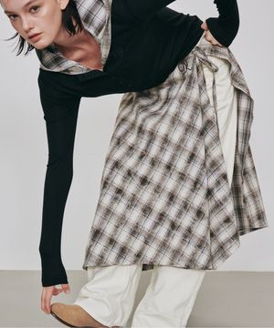 체크 드레이프 프린지 랩 스커트 (브라운)