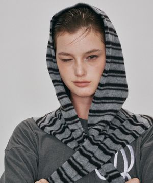 디어 DR 후디드 머플러 (블랙 스트라이프)