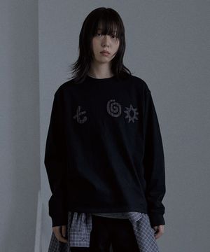 아플리케 패치 롱슬리브 블랙