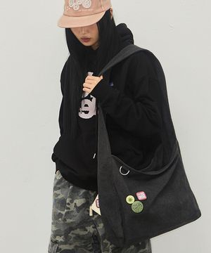 [UNISEX]코튼 캔버스 뱃지 크로스백_블랙