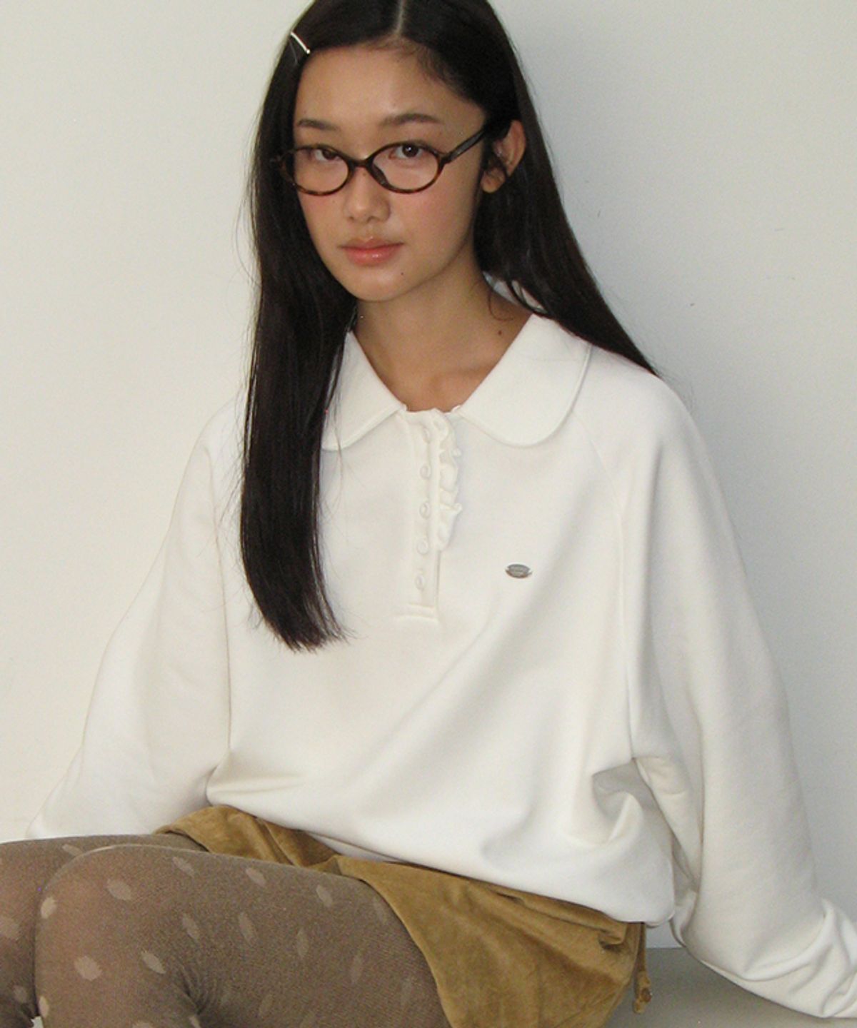 론론(RONRON) HENRYNECK FRILL POINT SWEATSHIRT WHITE