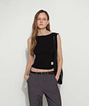 에센셜 보트넥 슬리브리스 탑 블랙