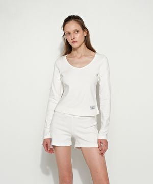 에센셜 브이넥 긴소매 티셔츠 화이트