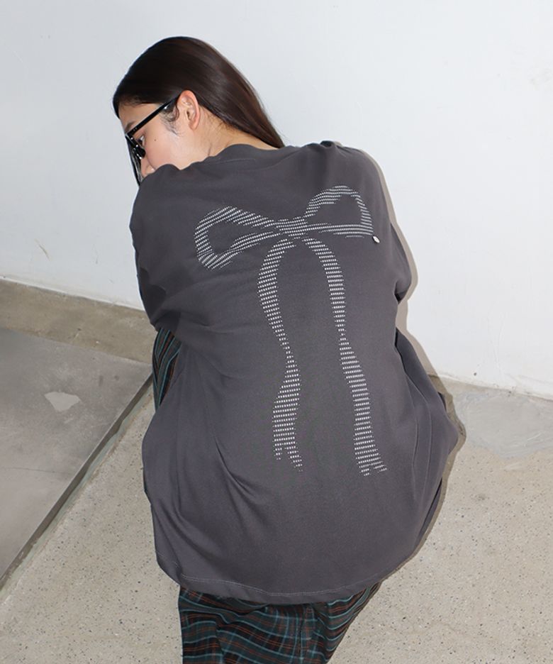 TYPE HEART RIBBON OVER FIT LONG SLEEVE CHARCOAL