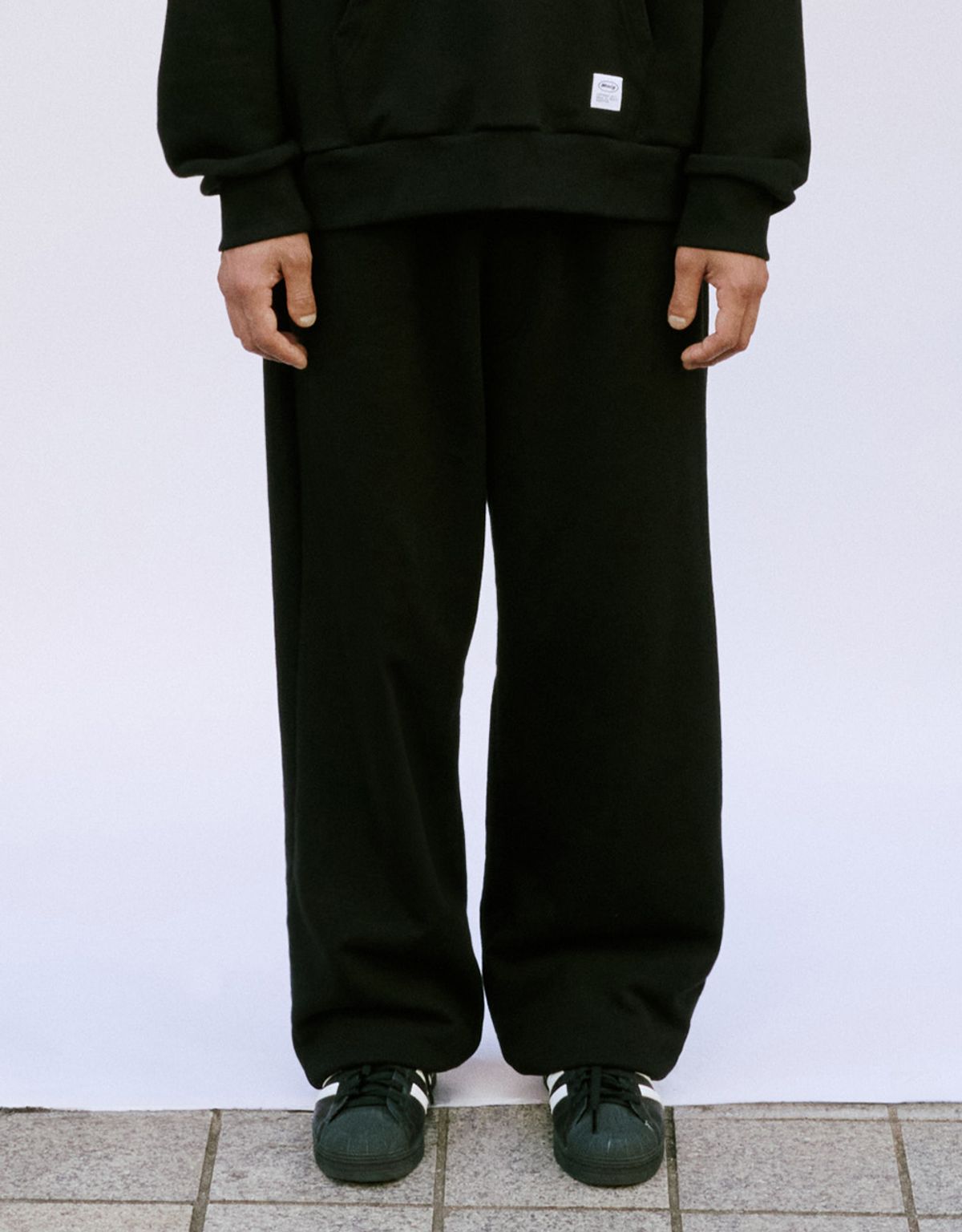 엠엠엘지(MMLG) ESSENTIAL CIRCLE SWEAT PANTS (EVERY BLACK)